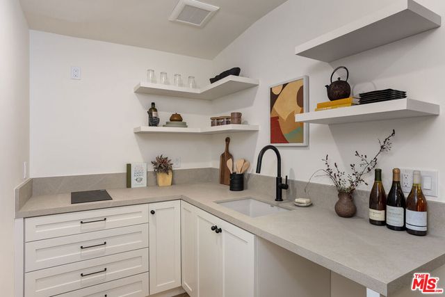 2445 Glyndon Avenue, Venice, CA 90291