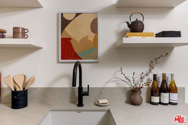 2445 Glyndon Avenue, Venice, CA 90291