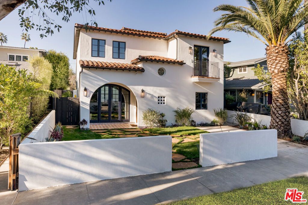 2445 Glyndon Avenue, Venice, CA 90291