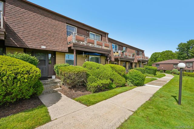 2 Germonds Village 12, Bardonia, NY 10954