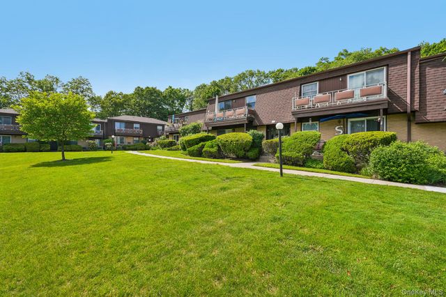 2 Germonds Village 12, Bardonia, NY 10954