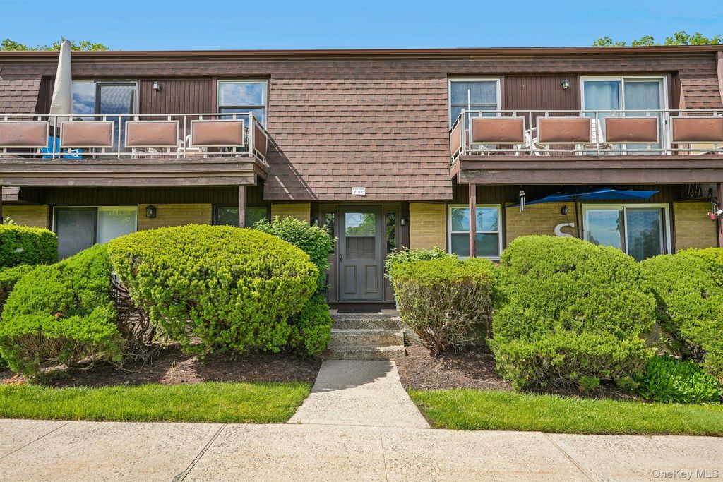 2 Germonds Village 12, Bardonia, NY 10954