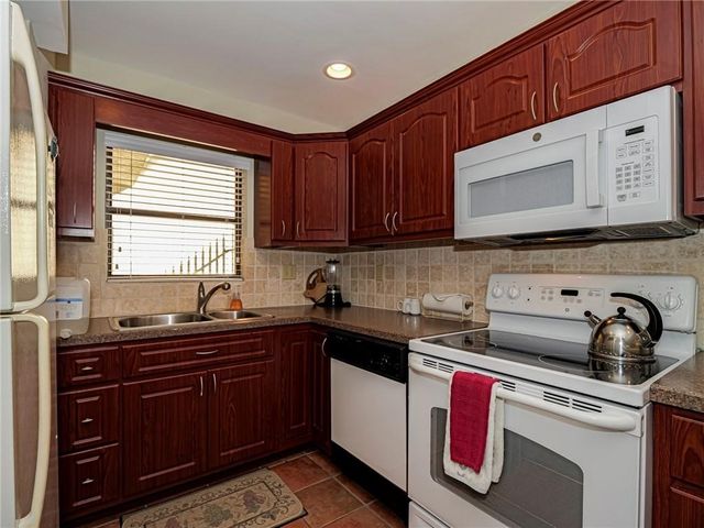 3939 Ocean Drive 201B, Vero Beach, FL 32963