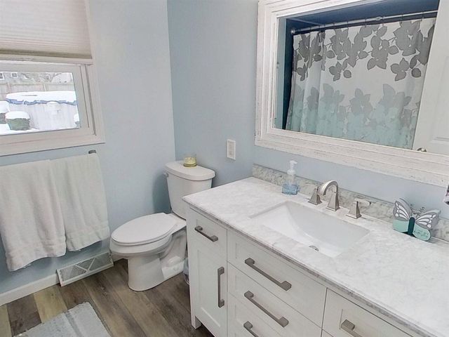 10300 Springwood Drive, Zeeland, MI 49464