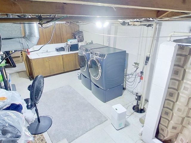 10300 Springwood Drive, Zeeland, MI 49464