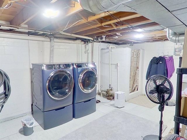 10300 Springwood Drive, Zeeland, MI 49464