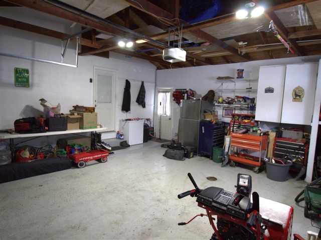 10300 Springwood Drive, Zeeland, MI 49464