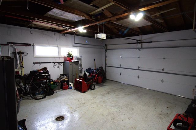 10300 Springwood Drive, Zeeland, MI 49464