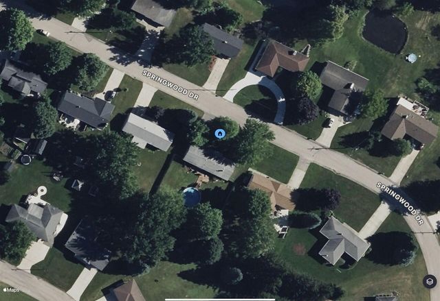 10300 Springwood Drive, Zeeland, MI 49464