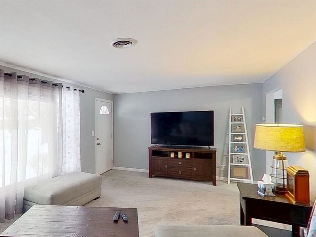 10300 Springwood Drive, Zeeland, MI 49464