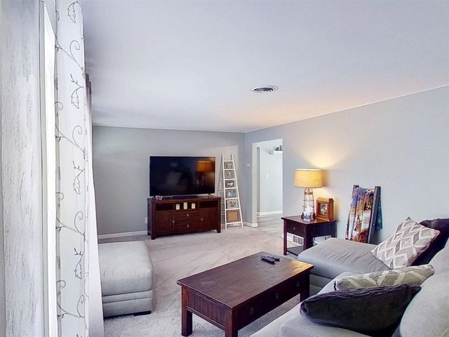 10300 Springwood Drive, Zeeland, MI 49464