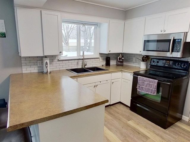 10300 Springwood Drive, Zeeland, MI 49464