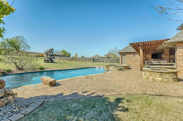 15409 Colonia Bella Drive, Edmond, OK 73013