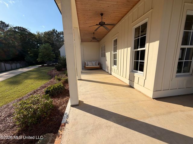 404 Herons Court, Ridgeland, MS 39157