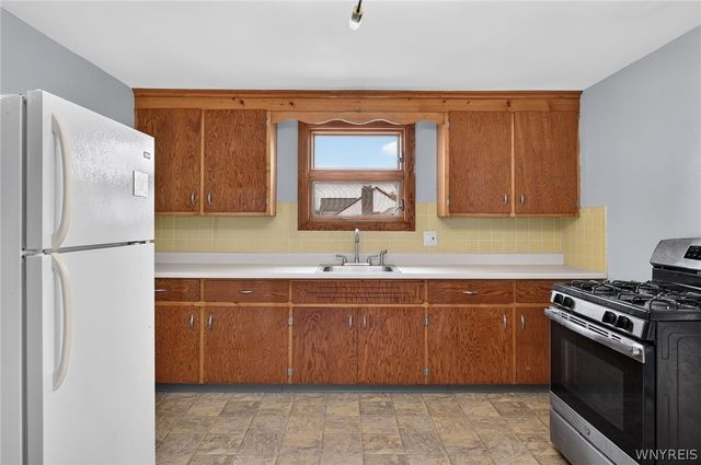 8 Evergreen Place, Cheektowaga, NY 14225