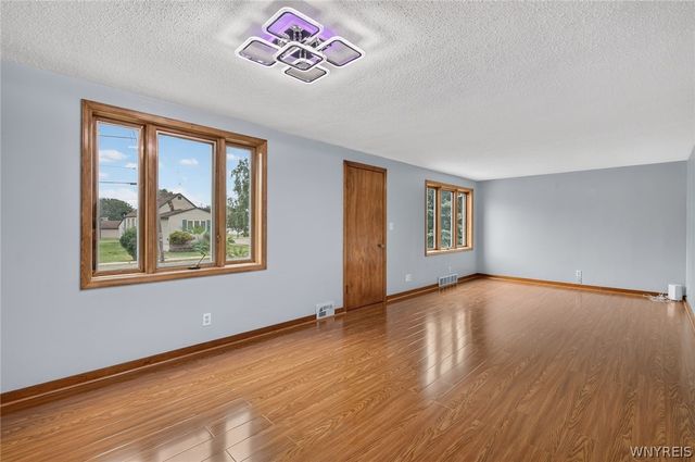 8 Evergreen Place, Cheektowaga, NY 14225