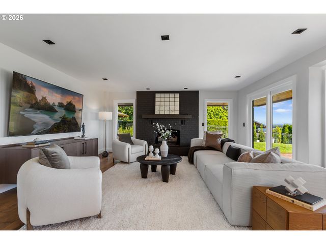 8015 Se EVERGREEN Hwy, Vancouver, WA 98664