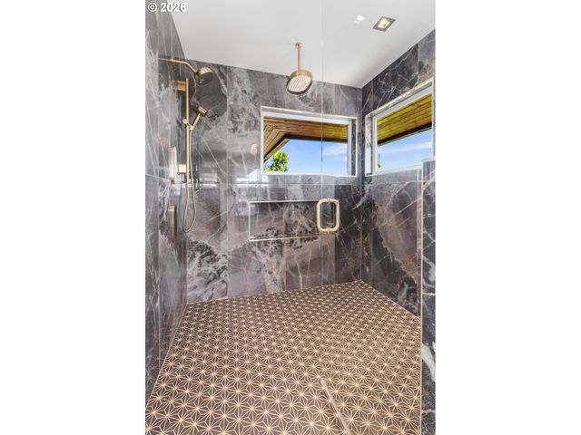 8015 Se EVERGREEN Hwy, Vancouver, WA 98664