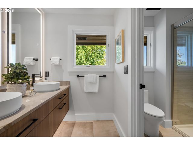 8015 Se EVERGREEN Hwy, Vancouver, WA 98664