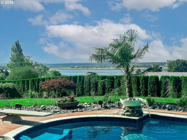 8015 Se EVERGREEN Hwy, Vancouver, WA 98664