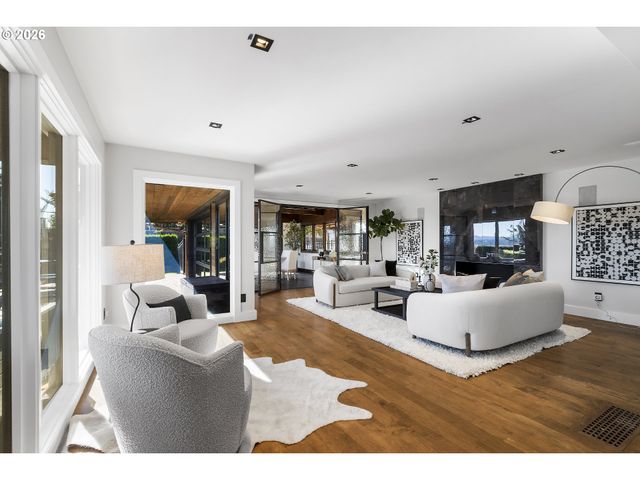 8015 Se EVERGREEN Hwy, Vancouver, WA 98664