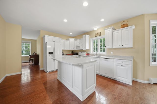 48 Bald Hill Road, Raymond, NH 03077