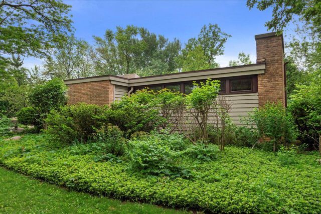 8325 N Regent ROAD, Fox Point, WI 53217