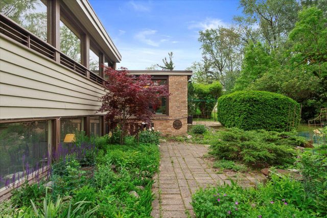 8325 N Regent ROAD, Fox Point, WI 53217