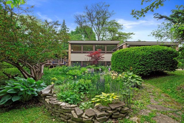 8325 N Regent ROAD, Fox Point, WI 53217