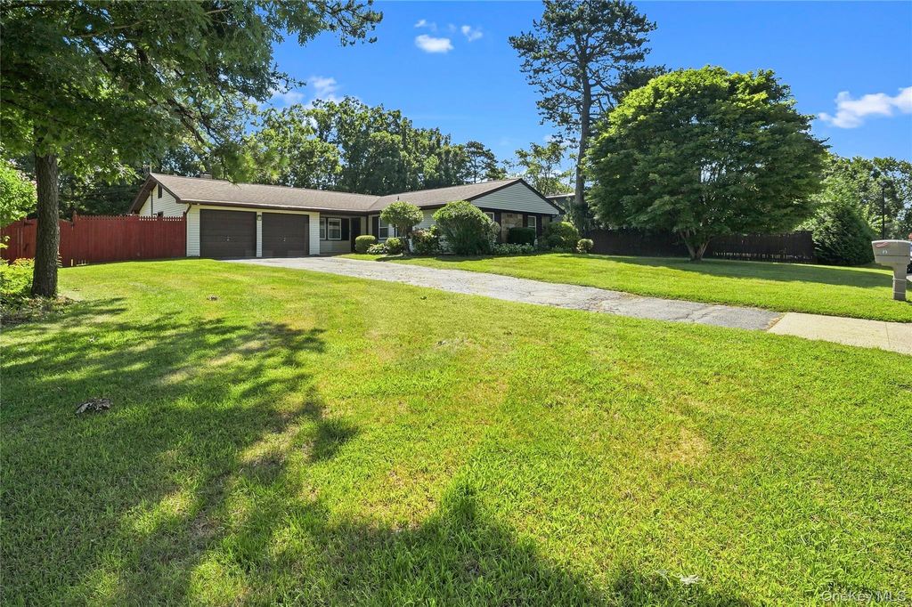 23 Wilmont Turn, Coram, NY 11727 — photo 3