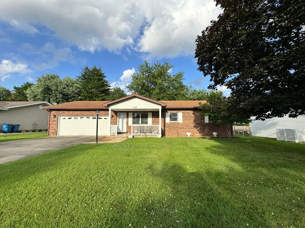 Image 2 of property listing at 1218 Plum Avenue, Mt Vernon, IL 62864