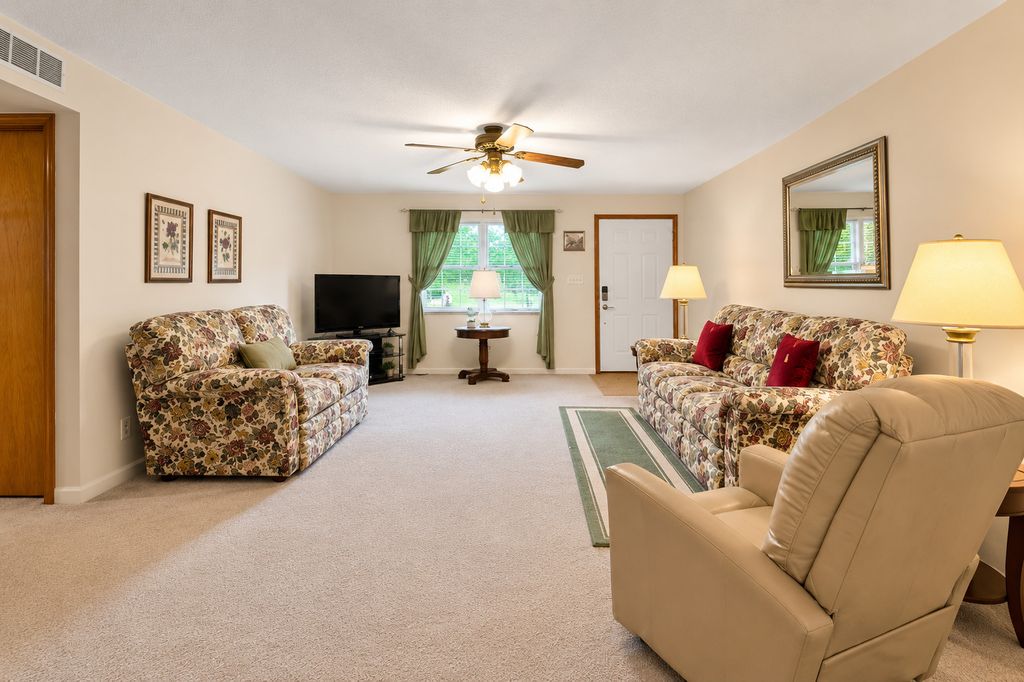Image 12 of property listing at 1218 Plum Avenue, Mt Vernon, IL 62864