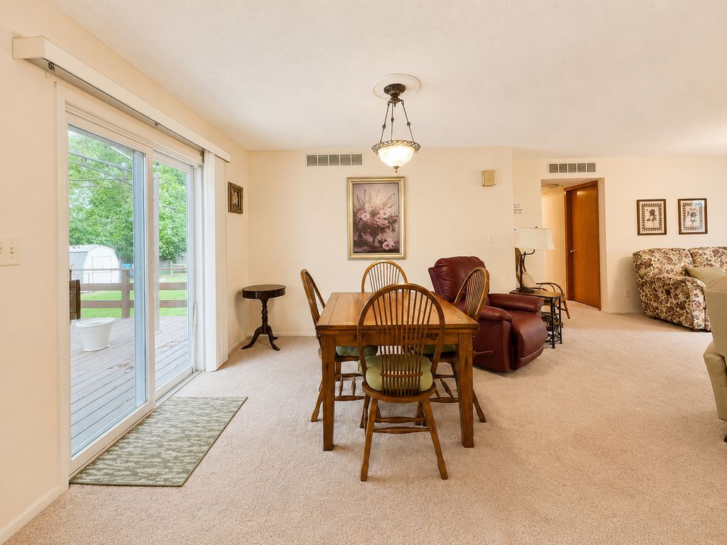 Image 14 of property listing at 1218 Plum Avenue, Mt Vernon, IL 62864