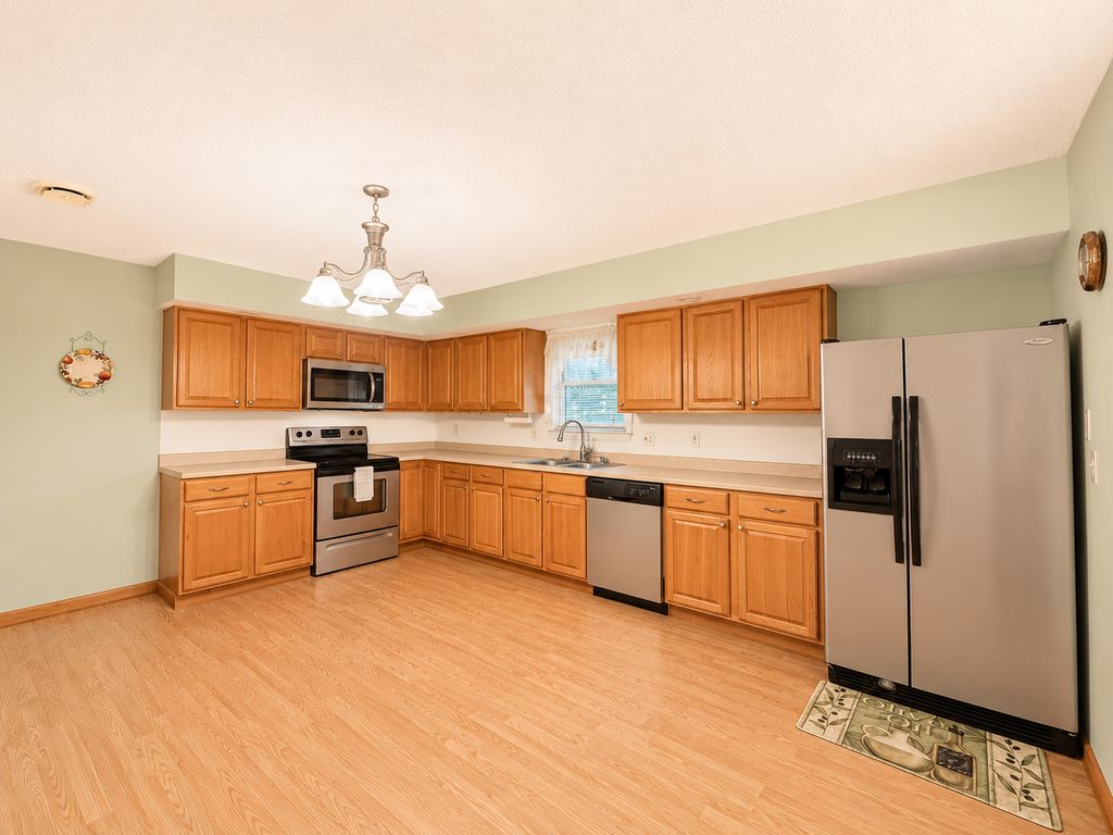 Image 17 of property listing at 1218 Plum Avenue, Mt Vernon, IL 62864
