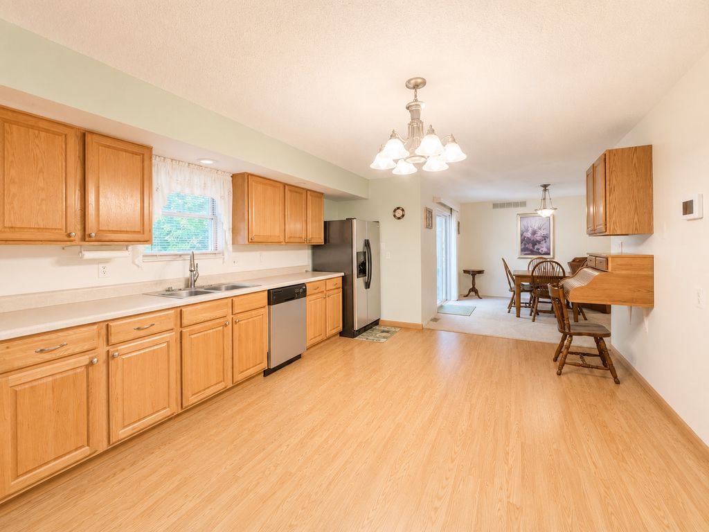 Image 18 of property listing at 1218 Plum Avenue, Mt Vernon, IL 62864