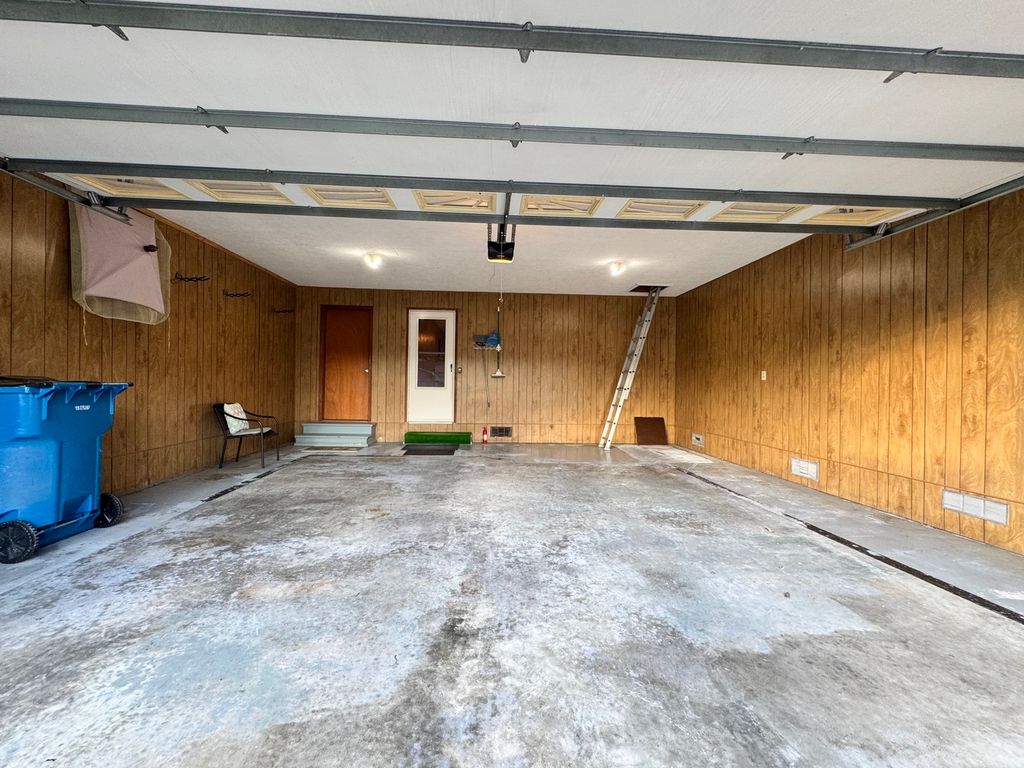 Image 28 of property listing at 1218 Plum Avenue, Mt Vernon, IL 62864