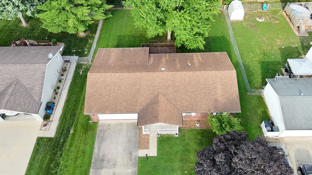Image 4 of property listing at 1218 Plum Avenue, Mt Vernon, IL 62864