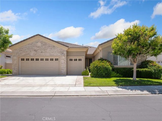 19301 Galloping Hill Road, Apple Valley, CA 92308