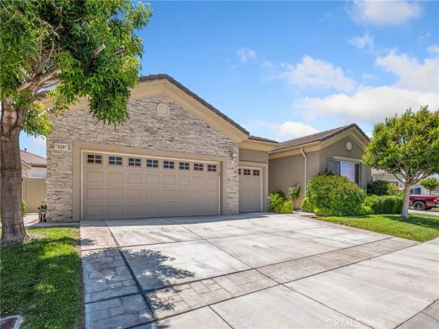 19301 Galloping Hill Road, Apple Valley, CA 92308