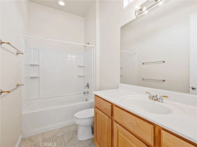 19301 Galloping Hill Road, Apple Valley, CA 92308