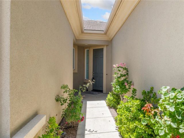 19301 Galloping Hill Road, Apple Valley, CA 92308