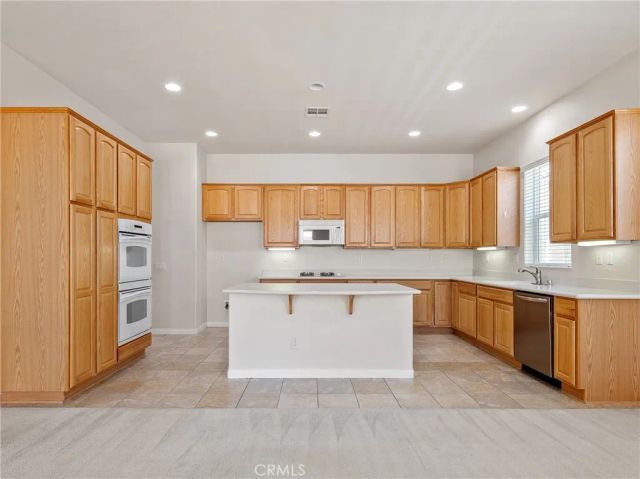 19301 Galloping Hill Road, Apple Valley, CA 92308