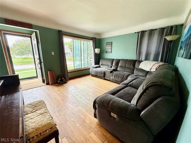 16299 Pike Boulevard, Brook Park, OH 44142