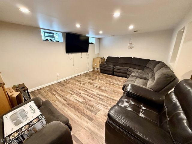 16299 Pike Boulevard, Brook Park, OH 44142
