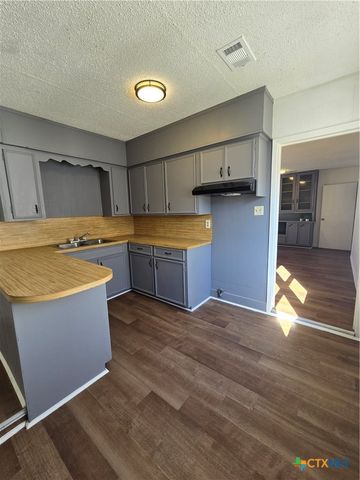 2503 N Jecker Street, Victoria, TX 77901