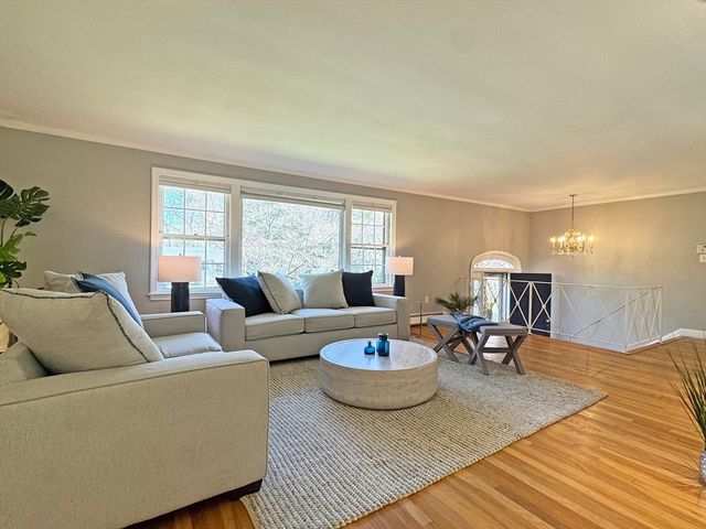 43 Sherburn Cir, Weston, MA 02493