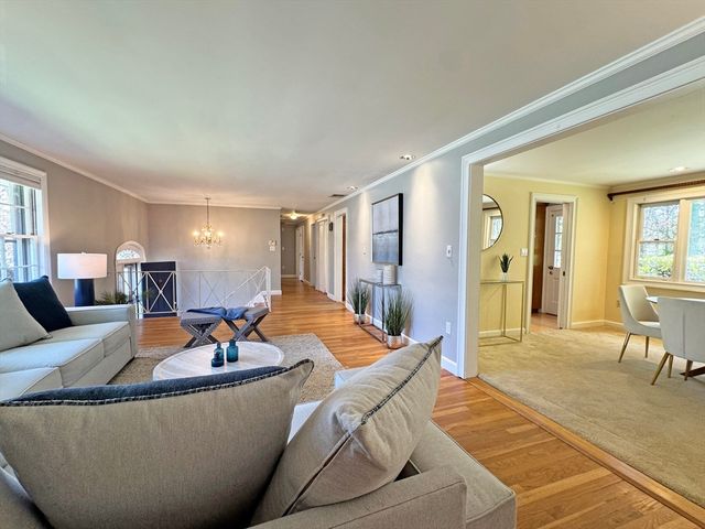 43 Sherburn Cir, Weston, MA 02493