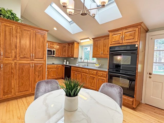 43 Sherburn Cir, Weston, MA 02493