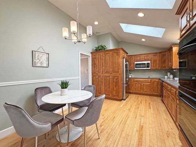 43 Sherburn Cir, Weston, MA 02493