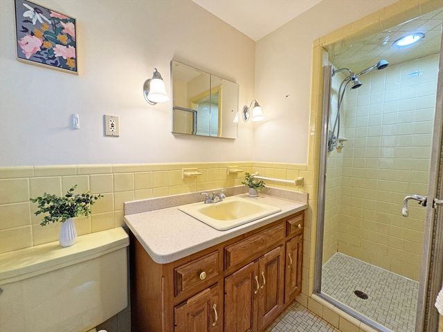 43 Sherburn Cir, Weston, MA 02493